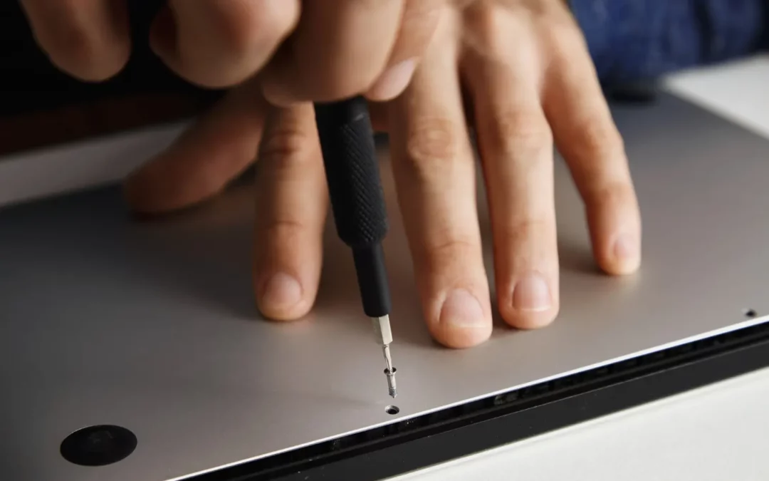 Wymiana matrycy w laptopie – co warto wiedzieć przed naprawą?